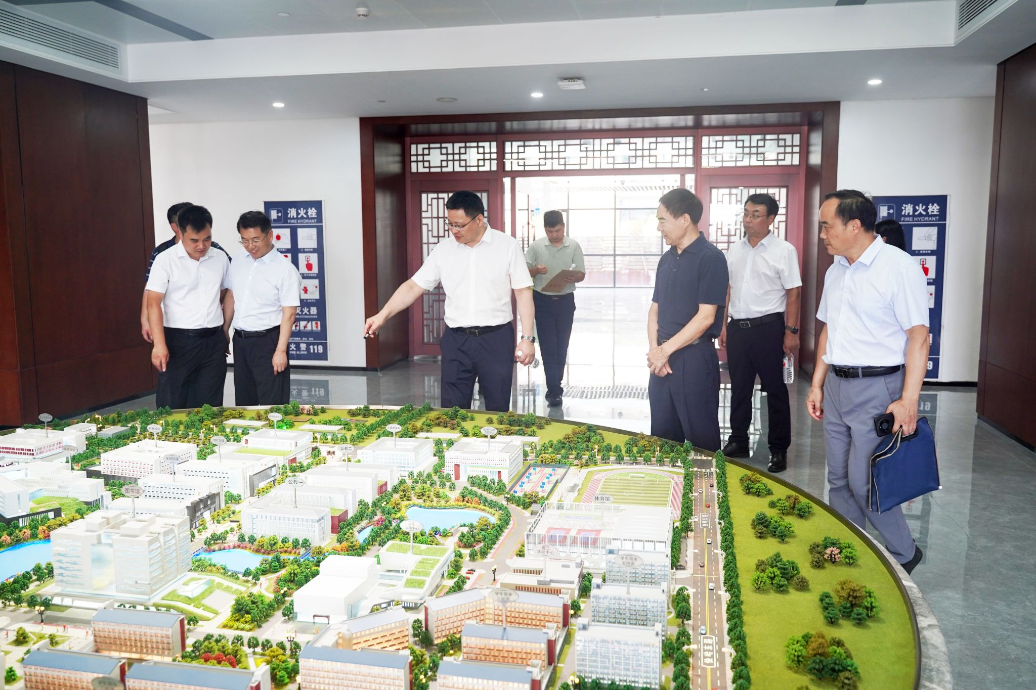 教育部發(fā)展規(guī)劃司一行到中國(guó)地質(zhì)大學(xué)(武漢)未來(lái)城校區(qū)調(diào)研-地大熱能 教育部發(fā)展規(guī)劃司一行到中國(guó)地質(zhì)大學(xué)(武漢)未來(lái)城校區(qū)調(diào)研-地大熱能